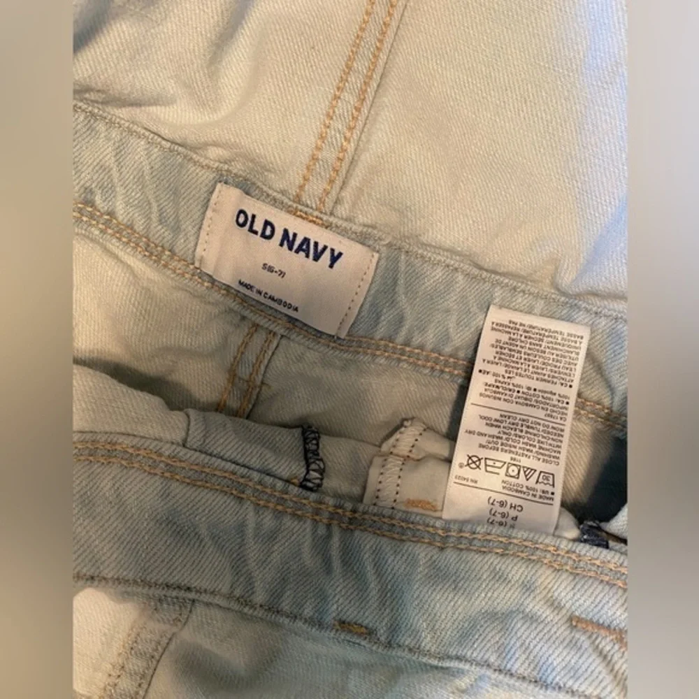 Old navy girls light blue jean overalls. Size small 6/7